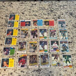 Vintage hockey Cards with Rookies/Stars/Gretzky’s (26 Cards Total) Mint!